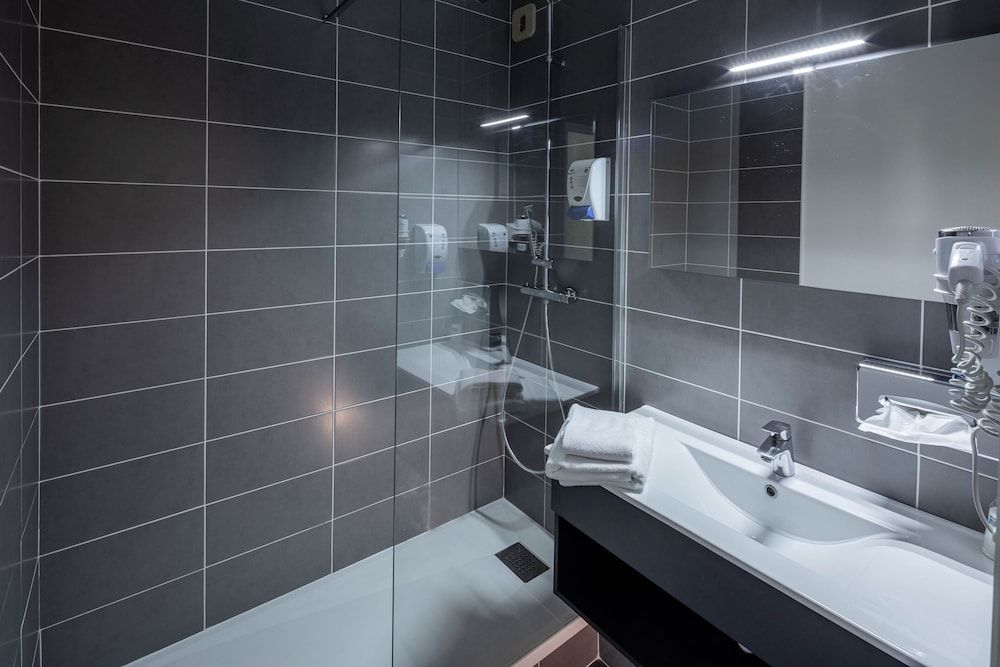 Logis Hotel Noemys Brive - Restaurant Le Teinchurier - Brive-la-Gaillarde - Bad