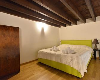 Izzhome City Center Cozy - Cagliari - Makuuhuone