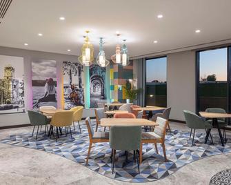 Hampton by Hilton Antalya Airport - Antalya - Restaurante