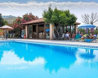 Daniel Hotel - Kalamaki - Basen