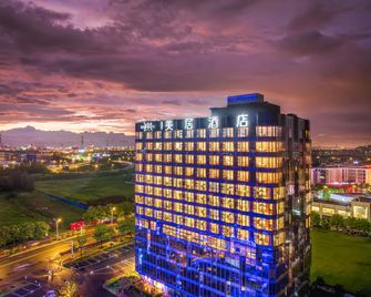 Mercure Nantong Suxitong Riverside - Nantong - Gebäude