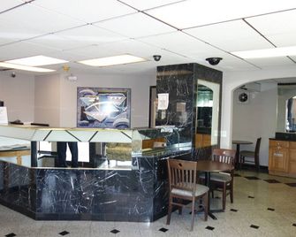 Fairbridge Inn Express - Gurnee - Front desk