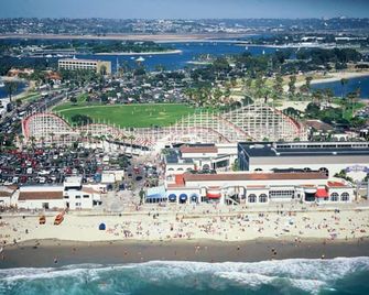 ترافلودج باي ويندام سان دييغو سي وورلد - سان دييغو - شاطئ