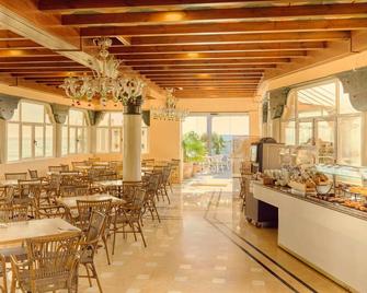 أوتل فينيكس توريمولينوس - للبالغين فقط - توريمولينوس - مطعم