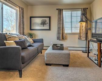 Anchor Town Lodge - The Chilkoot - Downtown Park Strip - Anchorage - Sala de estar