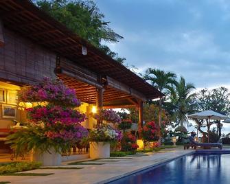 Frangipani Beach Hotel - Buleleng - לובי
