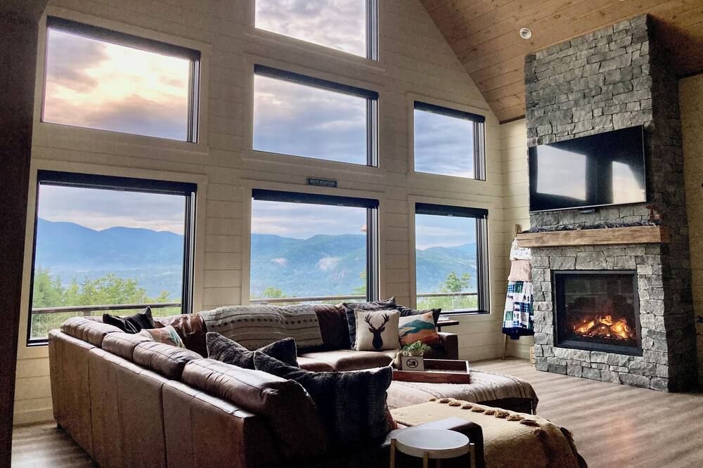 Megavista Mountain Lodge - Hgtv - Featured Retreat In The White Mountains. - Intervale - Living room