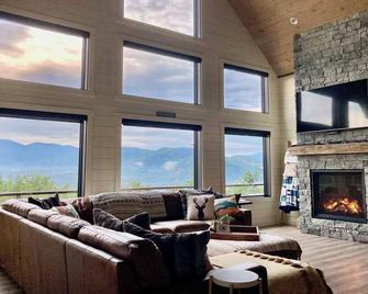 Megavista Mountain Lodge - Hgtv - Featured Retreat In The White Mountains. - Intervale - Wohnzimmer