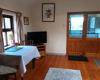 Sea View 1-Bed Cottage Sleeps 2 w Private Garden - Skibbereen