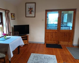 Sea View 1-Bed Cottage Sleeps 2 w Private Garden - Skibbereen