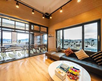 Andong Case Hotel - Andong - Living room