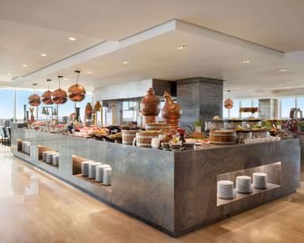 Wyndham Grand Manama - Manama - Buffet