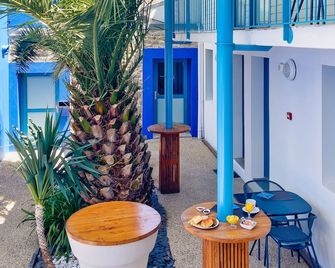 Hotel De La Gare - Quimper - Patio