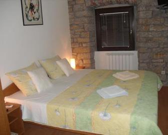 Rooms Svalina - Grožnjan - Habitación
