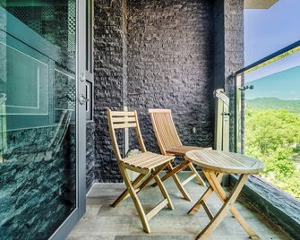 Han Yan Design Hotel - Yuchi Township - Balcón