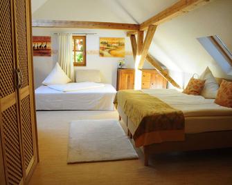 Hotel Schlossresidenz Heitzenhofen - Duggendorf - Bedroom