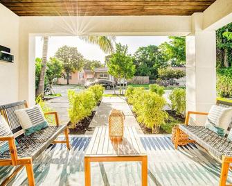 6BR Villa w/ Pool, King Beds & Top Amenities! - 邁阿密