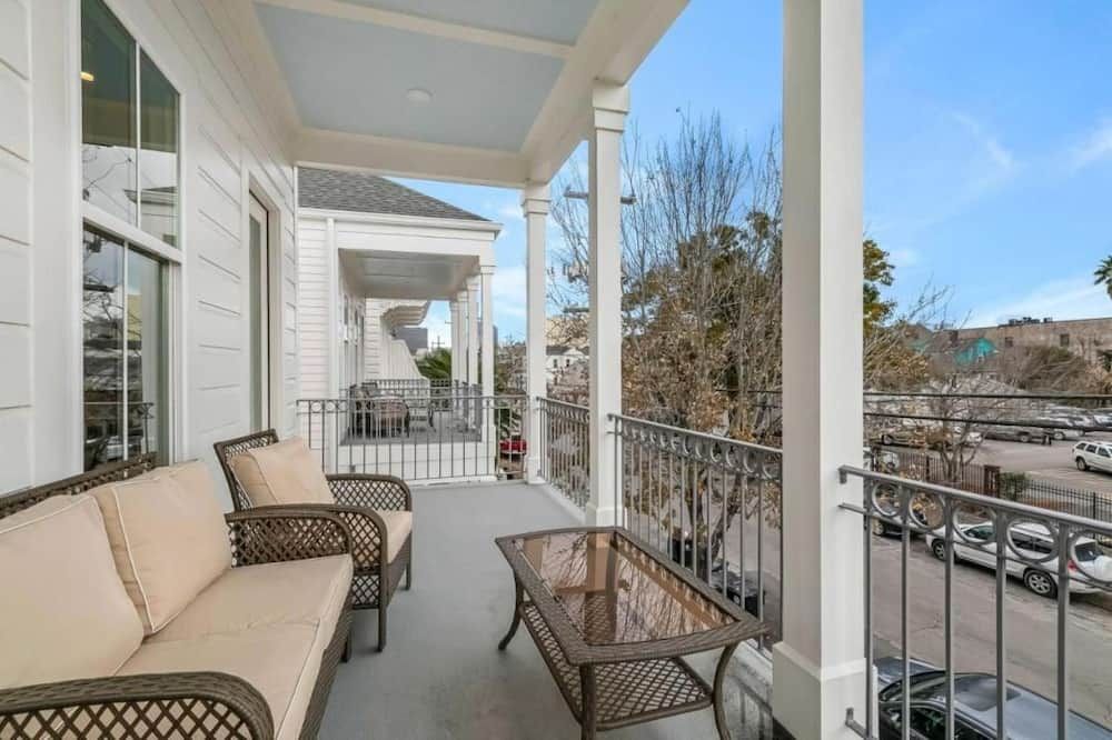 Private 3BR on Carondelet by Hosteeva - New Orleans - Balcony