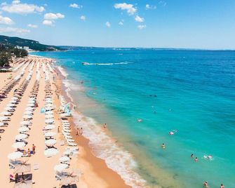 International Hotel Casino & Tower Suites - Golden Sands - Strand