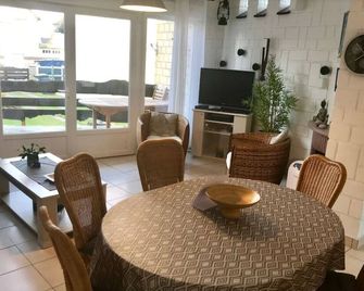 'Terrasse' located 200 m from the beach and 500 m from the town center - Ouistreham - Dining room