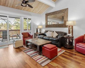 Snow Summit Thrush8 - Walk to Snow Summit Ski Resort - Big Bear Lake - Living room