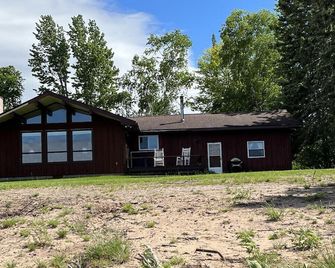 Sitting on the Back of the Bay - Brimley - Building