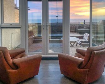 Sunset Beach House By Air Premier - Seaford - Balcony