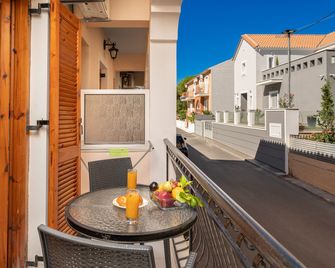 Alexatos Studios & Apartments - Agia Effimia - Balcone
