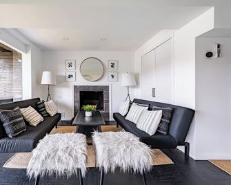 Explore a Luxurious Lakefront Dream Home - Greenwood Lake - Living room
