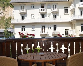 Hôtel L'Hermitage - Brides-les-Bains - Balkón