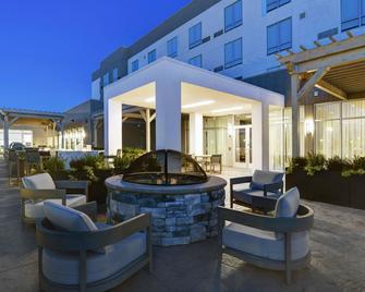 Courtyard by Marriott Hamilton - Hamilton - Patio