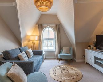 Stowaways Loft - Whitby - Living room