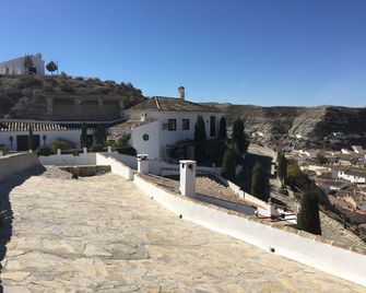 Cave House with a spectacular view of the village and across to Sagra - Galera - Building
