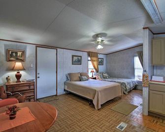 Quiet Utopia Cabin w/ Deck & Mountain Views! - Utopia - Habitación