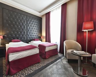 Red Baron Hotel & Restaurant - Świdnica - Schlafzimmer