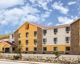 Super 8 by Wyndham Dillon/Breckenridge Area - Dillon - Gebäude