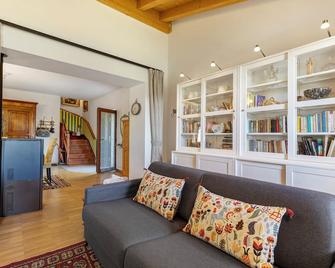 A House with a Character - Villafranca di Verona - Sala de estar