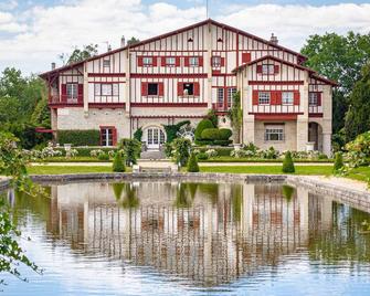 Cambo-les-Bains T2 with pool and WiFi, cozy for 2 people - Cambo-les-Bains - Bâtiment