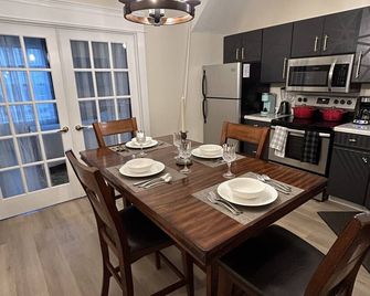 Fully Furnished Condo at the Heart of U of M - Minneapolis - Salle à manger