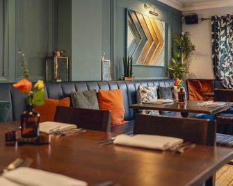The Crown Inn at Burnham Beeches - Farnham Royal - מסעדה