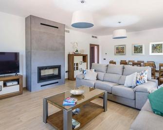 Casa Rural Tajo de Gómer Riogordo by Ruralidays - Ríogordo - Sala de estar