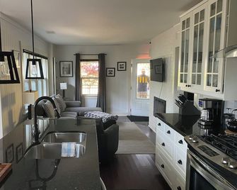 Crystal Beauty - Fort Erie - Huiskamer