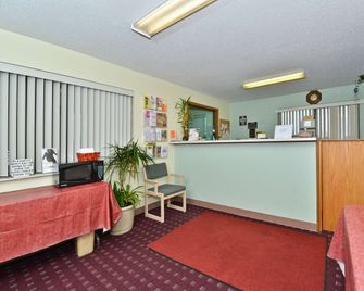 Americas Best Value Inn Champaign - Champaign - Front desk