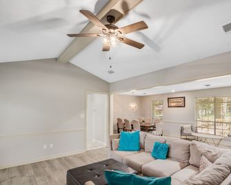 Cheerful, Relaxing Home Away From Home! - Ridgeland - Sala de estar