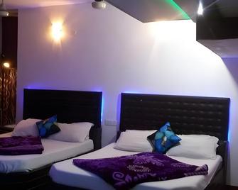 Hotel O Revoli - Amritsar - Ložnice