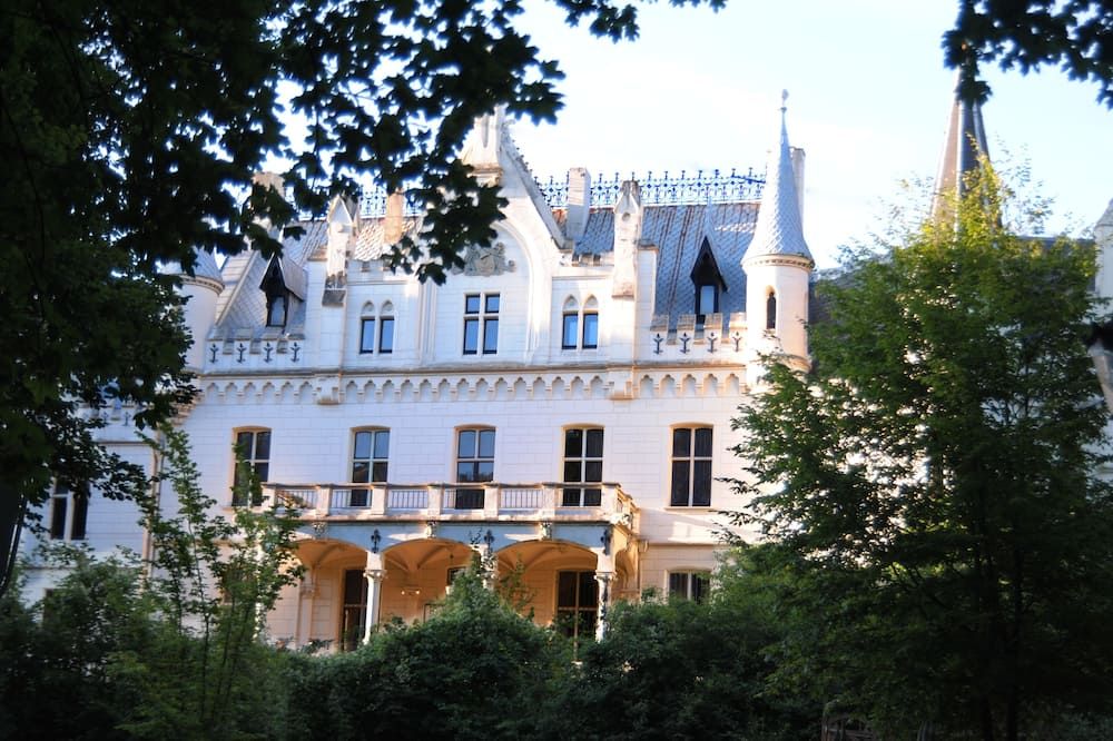 Schlosshotel Kommende Ramersdorf - בון - בניין