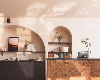 Hôtel Le Garage Biarritz - Biarritz - Front desk