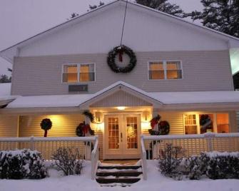 Golden Apple Inn - Glen - Building