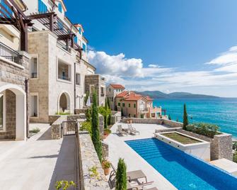 Lustica Bay Vacation Homes - Tivat - Pool