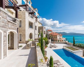 Lustica Bay Vacation Homes - Tivat - Pool